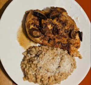 Pollo al marsala piccante con risotto ai funghi pecorini