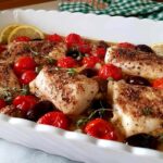 MERLUZZO AL FORNO CON POMODORINI OLIVE E CAPPERI