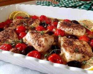 MERLUZZO AL FORNO CON POMODORINI OLIVE E CAPPERI