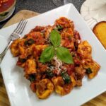 Salsiccia italiana piccante e tortellini