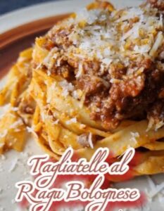TAGLIATELLE AL RAGÙ BOLOGNESE PICCANTE